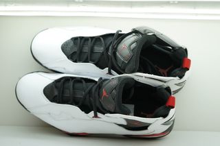 Jordan True Flight Blancas/Negras/Rojas Talla 50.5