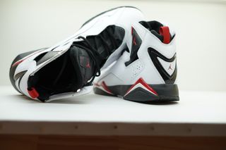 Jordan True Flight Blancas/Negras/Rojas Talla 50.5