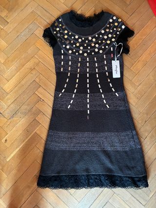 Vestido de invierno negro y dorado