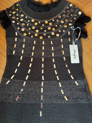 Vestido de invierno negro y dorado