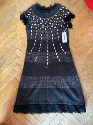 Vestido de invierno negro y dorado