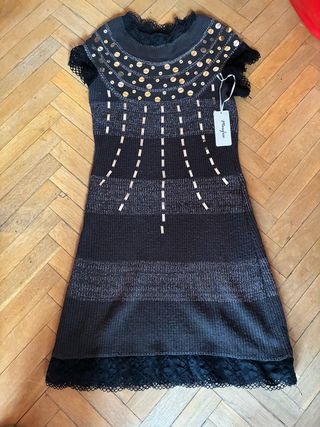 Vestido de invierno negro y dorado