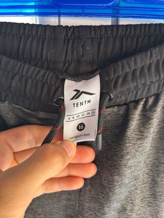 Pantalones grises deportivos