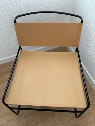 Sillón de piel y metal negro