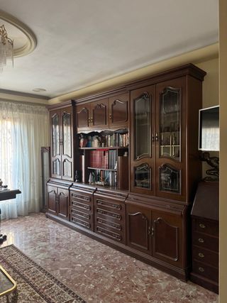 Mueble de salón de madera clásico