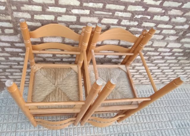 OFERTA DE HOY 4 Sillas de madera