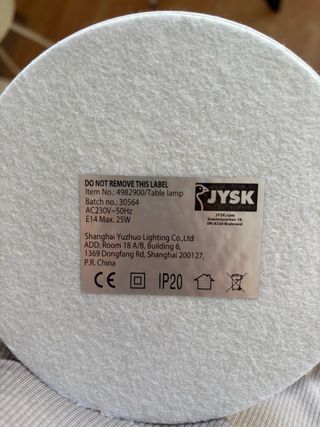 Lámpara de mesa blanca
*se vende sin bombilla