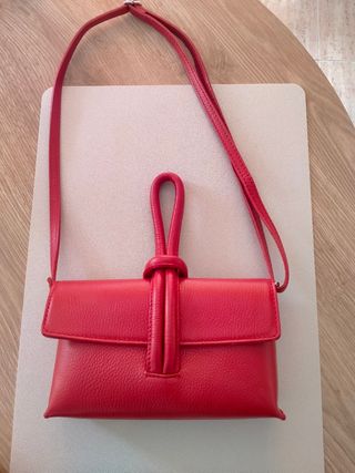 Bolso de fiesta rojo
PIEL 100%
NUEVO 