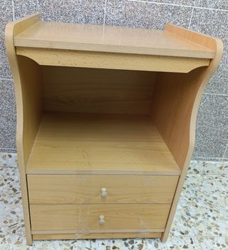 Mesita auxiliar de madera con cajones y ruedas