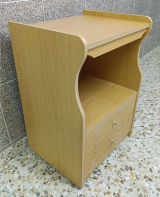 Mesita auxiliar de madera con cajones y ruedas