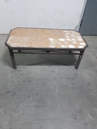 Mesa de hierro forjado o forja