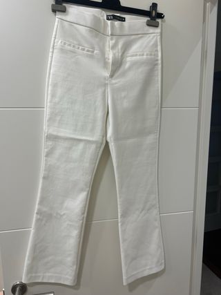 Pantalón Zara blanco flare