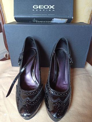 Zapatos Geox charol negro tacón talla 37