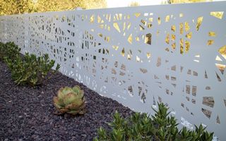 Césped artificial y vallas y tarimas