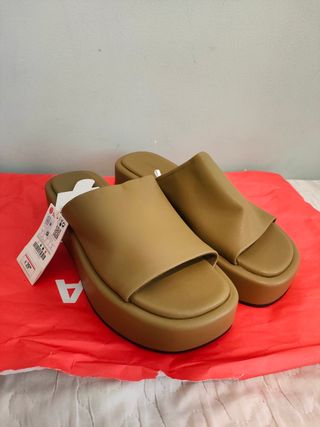 Sandalias plataforma verde oliva/caqui. 
