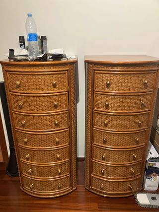 Armarios de mimbre y madera