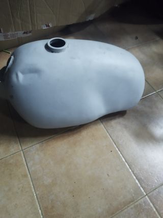 Depósito gasolina moto antigua