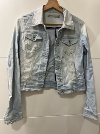 Chaqueta vaquera Stradivarius desgastada
