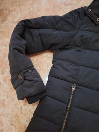 Cazadora Easy Wear negra con capucha