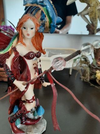 Fata fairy guerriera con lancia e drago, collezion