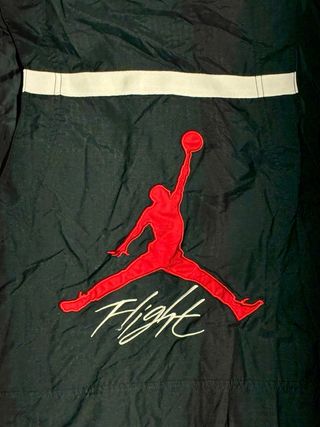 Chaqueta Jordan Negra y Roja Vintage Retro S