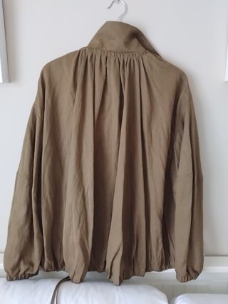 Chaqueta Zara Fluida Talla S Verde Oliva