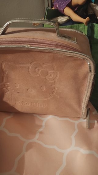 Lote Muñecas, Mochila y Neceser Hello Kitty