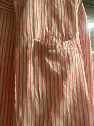 Camisa de rayas rosas y blancas