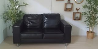 Sofá de cuero negro 2 plazas