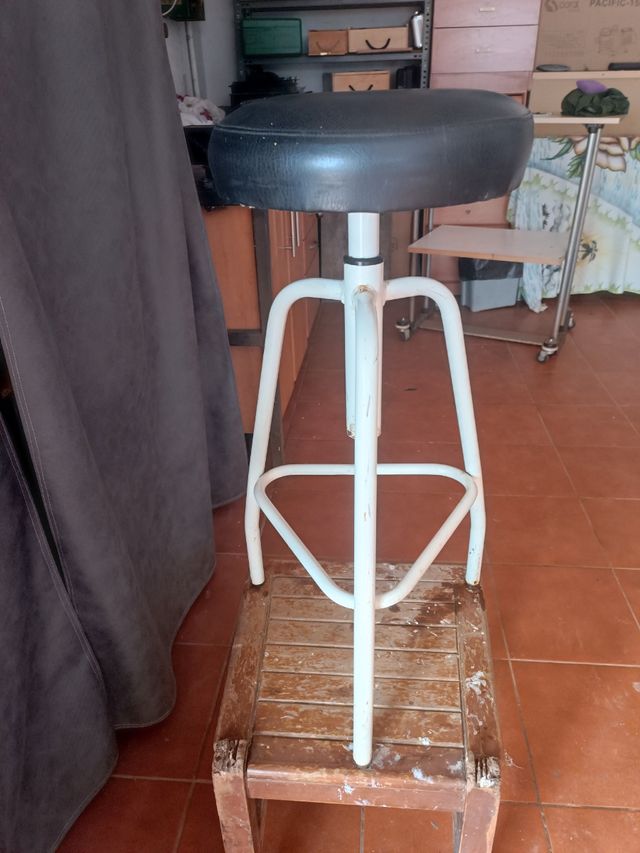 Sgabello da dentista antico