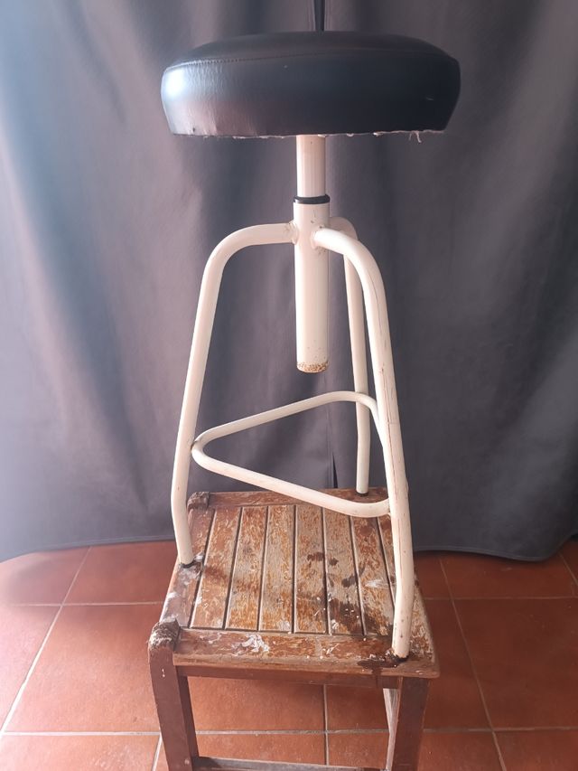 Sgabello da dentista antico