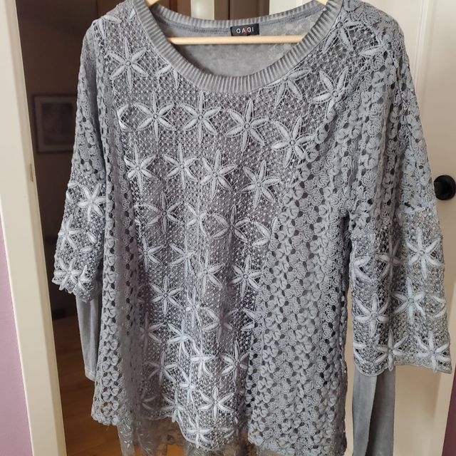 Camisa larga GAGI gris con encaje