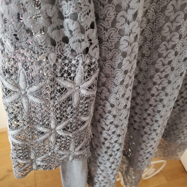 Camisa larga GAGI gris con encaje