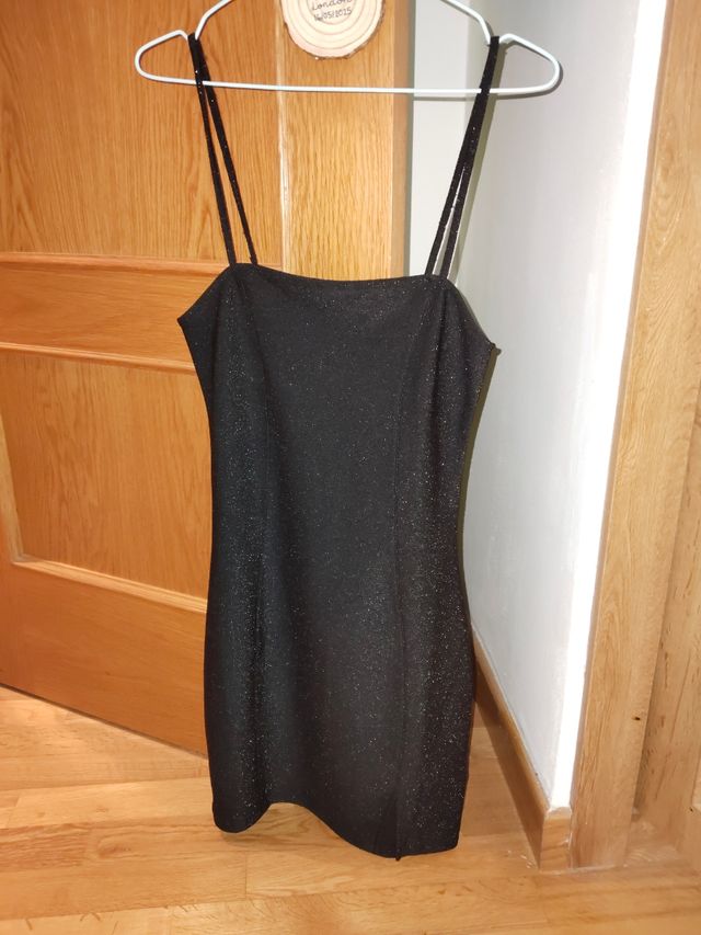 Vestido fiesta negro brillante tirantes