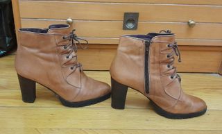 Botines de piel marrones con cordones