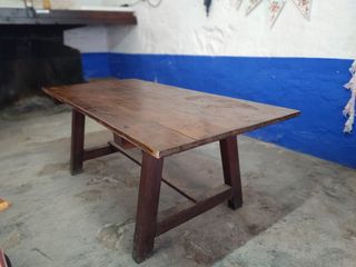 MESA DE MADERA MACIZA RUSTICA.