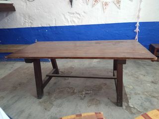 MESA DE MADERA MACIZA RUSTICA.