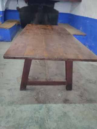 MESA DE MADERA MACIZA RUSTICA.