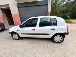 Clio  2004