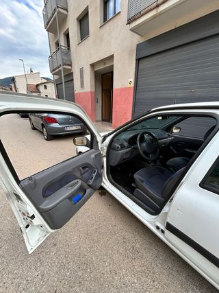 Clio  2004