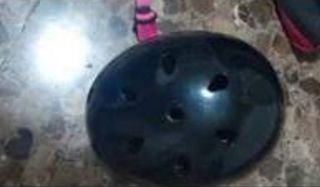 Casco Tijuana Negro con correas rosas 