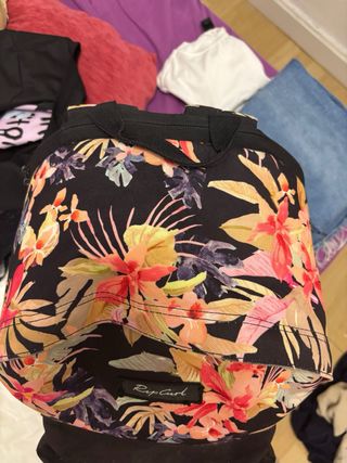 Mochila Rip Curl floral negra multicolor