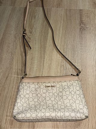 Bolso Calvin Klein Beige y Blanco Monogram
