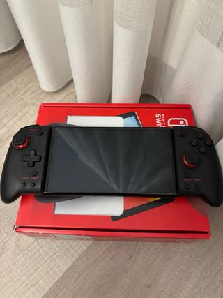 Switch OLED + Mando Pro + Hori + estuche + extras 