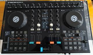 Controlador DJ Traktor Kontrol S4 MK1