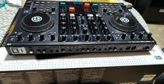 Controlador DJ Traktor Kontrol S4 MK1