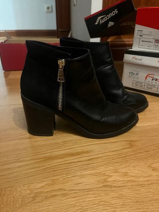 Botín negro Stradivarius Talla 38.