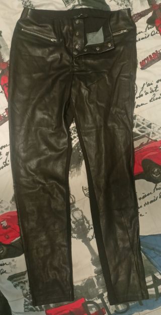 Pantalón negro 2 materiales