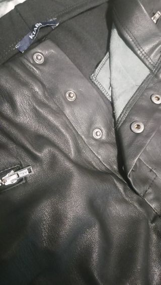 Pantalón negro 2 materiales