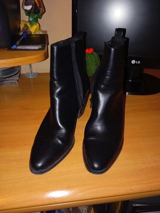 Botines negros seminuevos